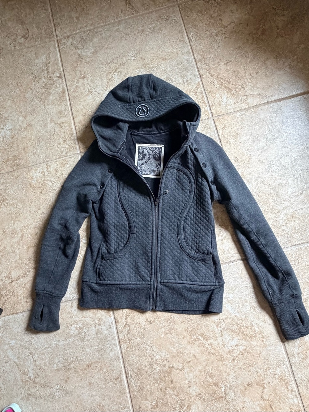 Vintage Lululemon Special Edition Button-Cuff, Quilted Scuba Hoodie - Picture 6 of 8